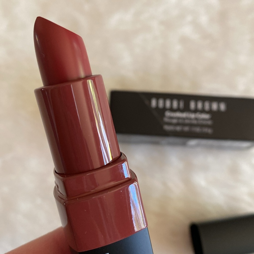 NIB BOBBI BROWN Crushed Lip Color "Cranberry” 🌸
Brand-New in Box!